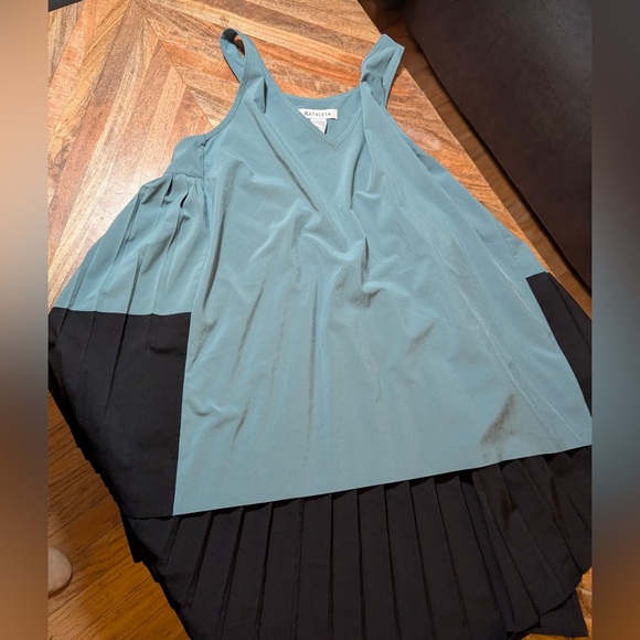 Athleta NWOT Tank Top High-Low Swing Tank with pleats size M - Picture 2 of 8